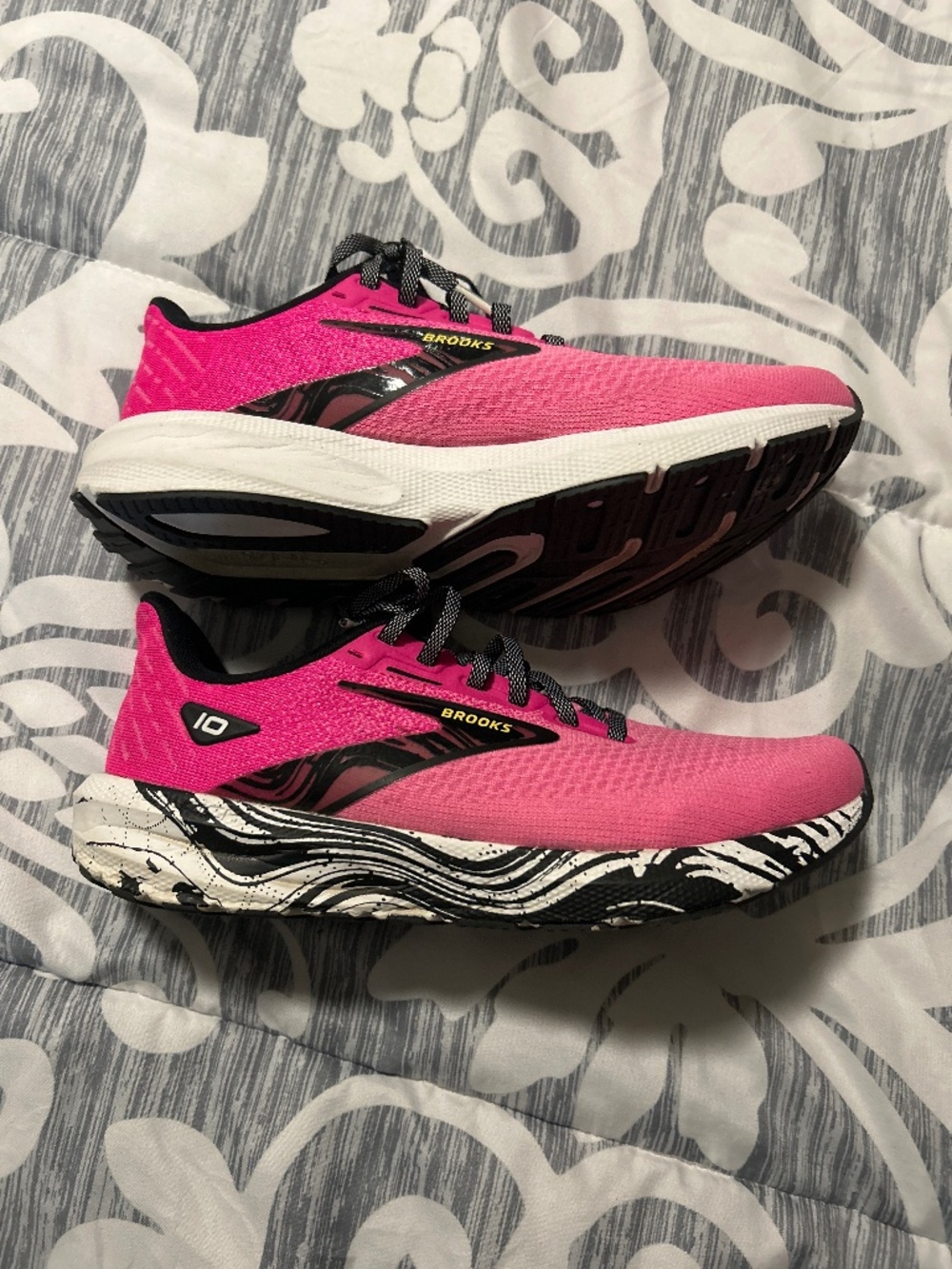 Brooks Launch 10 women’s shoes